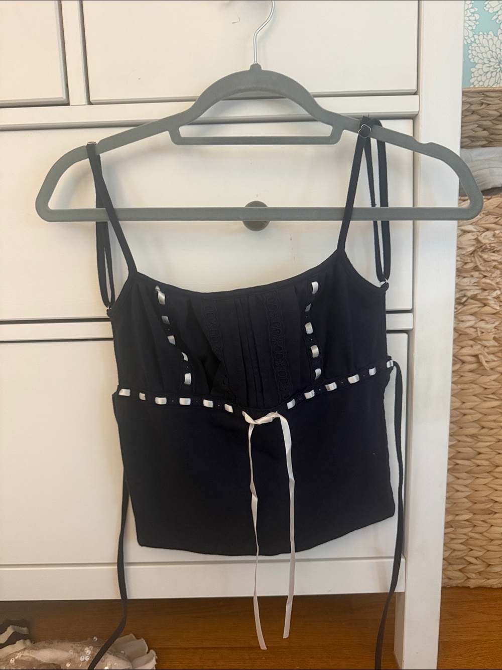 Edikted ribbon trim open back top